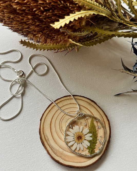 White daisy flower with green leaf necklace